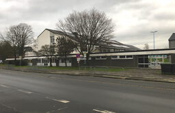 Was passiert mit dem Schneppenbaumer Schulgebäude am Rosendaler Weg. Aktuell wird es noch genutzt vom Berufskolleg, doch ab Mitte 2021 wird es wohl leer stehen.