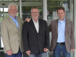 Das neue Führungsduo der SPD-Ratsfraktion Bedburg-Hau, Wilhelm van Beek (re.) und Karl-Heinz Gebauer (li.), freut sich Klaus Brandt (Mitte) als Nachrücker für die SPD im Gemeinderat und der Fraktion begrüßen zu können.